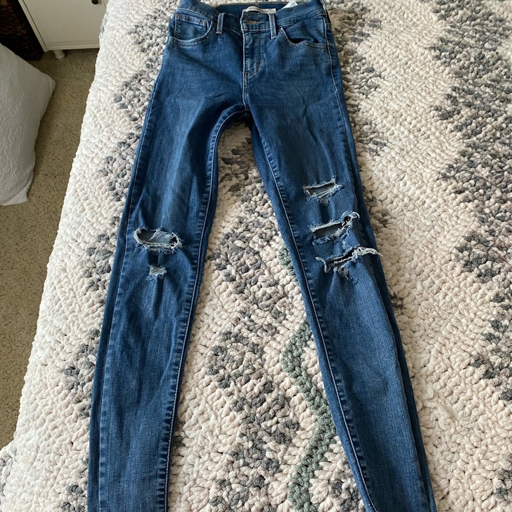 720 High Rise Super Skinny ripped Levi jeans
